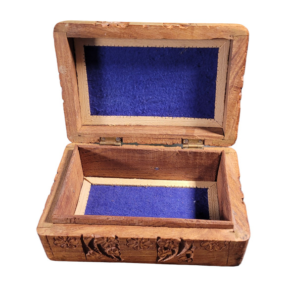 Vintage Hand Carved Rosewood Floral Trinket Box Blue Felt Lined 6x4 Rustic Decor - Picture 4 of 8